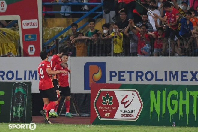 Quang Hải ghi bàn dành tặng vợ mới cưới, Chu Thanh Huyền từ ngờ vực đến cảm động rớt nước mắt vì một lý do-2