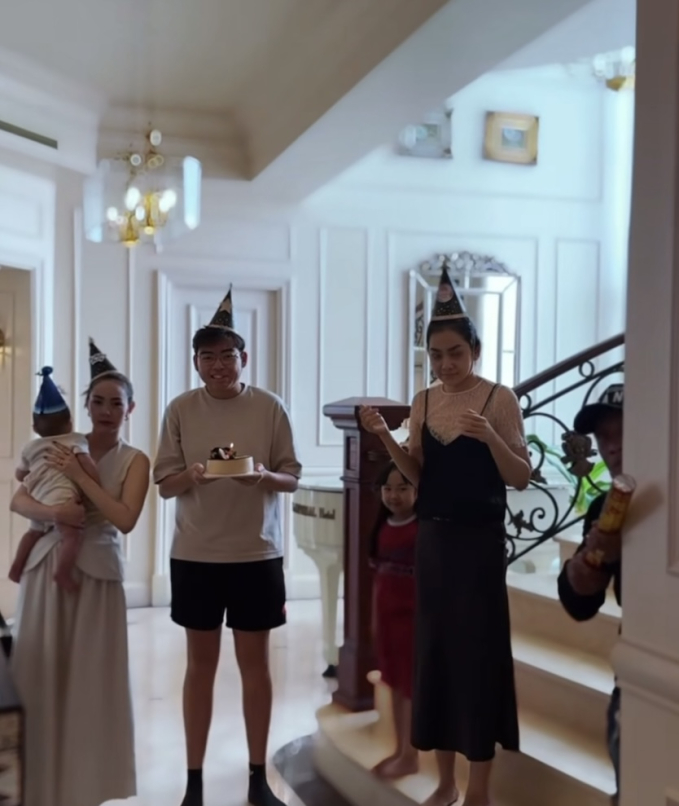 Minh Hằng tổ chức sinh nhật cho chồng: Bí mật đặt căn penthouse view cực đỉnh, còn công khai cảnh khoá môi-7