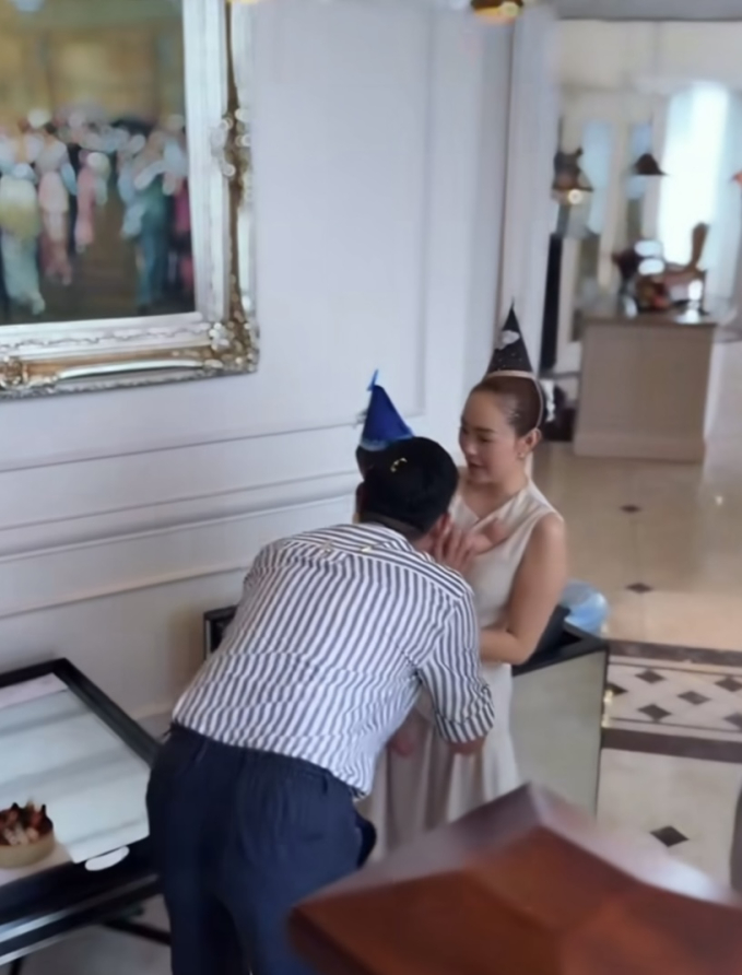 Minh Hằng tổ chức sinh nhật cho chồng: Bí mật đặt căn penthouse view cực đỉnh, còn công khai cảnh khoá môi-6