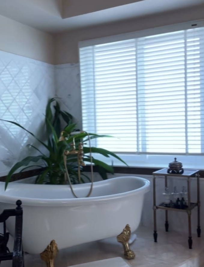 Minh Hằng tổ chức sinh nhật cho chồng: Bí mật đặt căn penthouse view cực đỉnh, còn công khai cảnh khoá môi-3