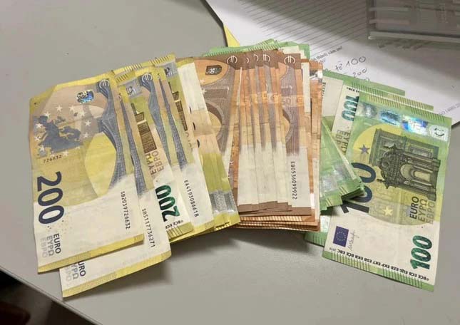 Hành khách rơi số tiền tích lũy 10 năm ở sân bay Nội Bài-1