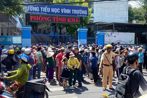 Nha Trang: Một học sinh lớp 5 tử vong, nhiều em khác nhập viện nghi ngộ độc-1