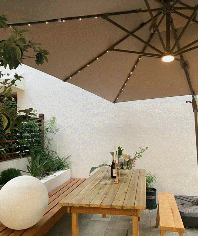 Khoảng sân đổ nát rộng 80m2 được biến hình thành khu vườn hệt như truyện cổ tích của Hayao Miyazaki, mang lại cảm giác trọn vẹn và đủ đầy-5