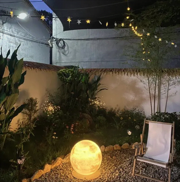 Khoảng sân đổ nát rộng 80m2 được biến hình thành khu vườn hệt như truyện cổ tích của Hayao Miyazaki, mang lại cảm giác trọn vẹn và đủ đầy-7