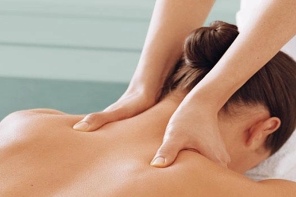 Người phụ nữ 35 tuổi đột quỵ sau khi mát xa: Bác sĩ chỉ ra sai lầm chí mạng-1