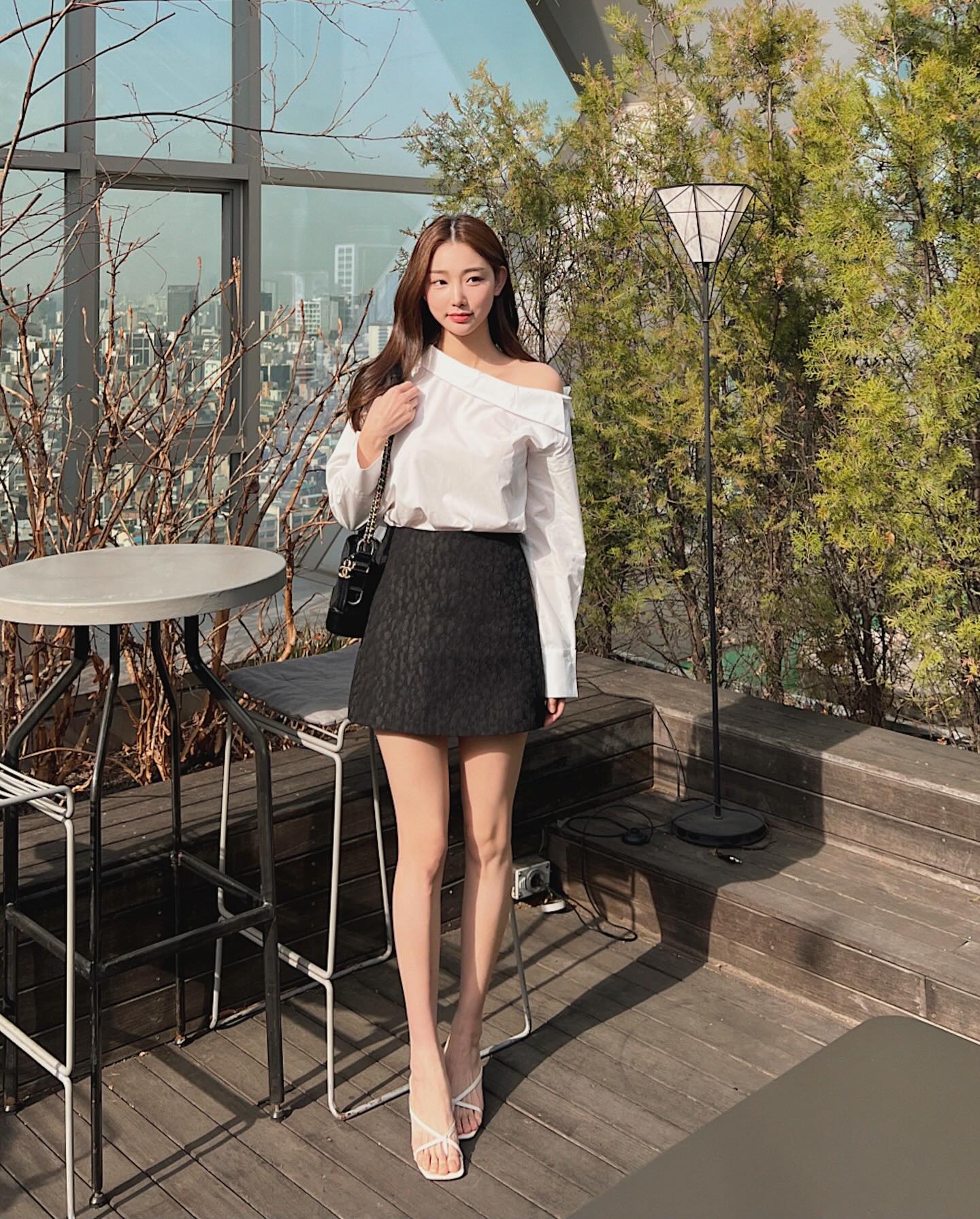 4 mẫu áo thanh lịch dành cho nàng thích phong cách tối giản-2