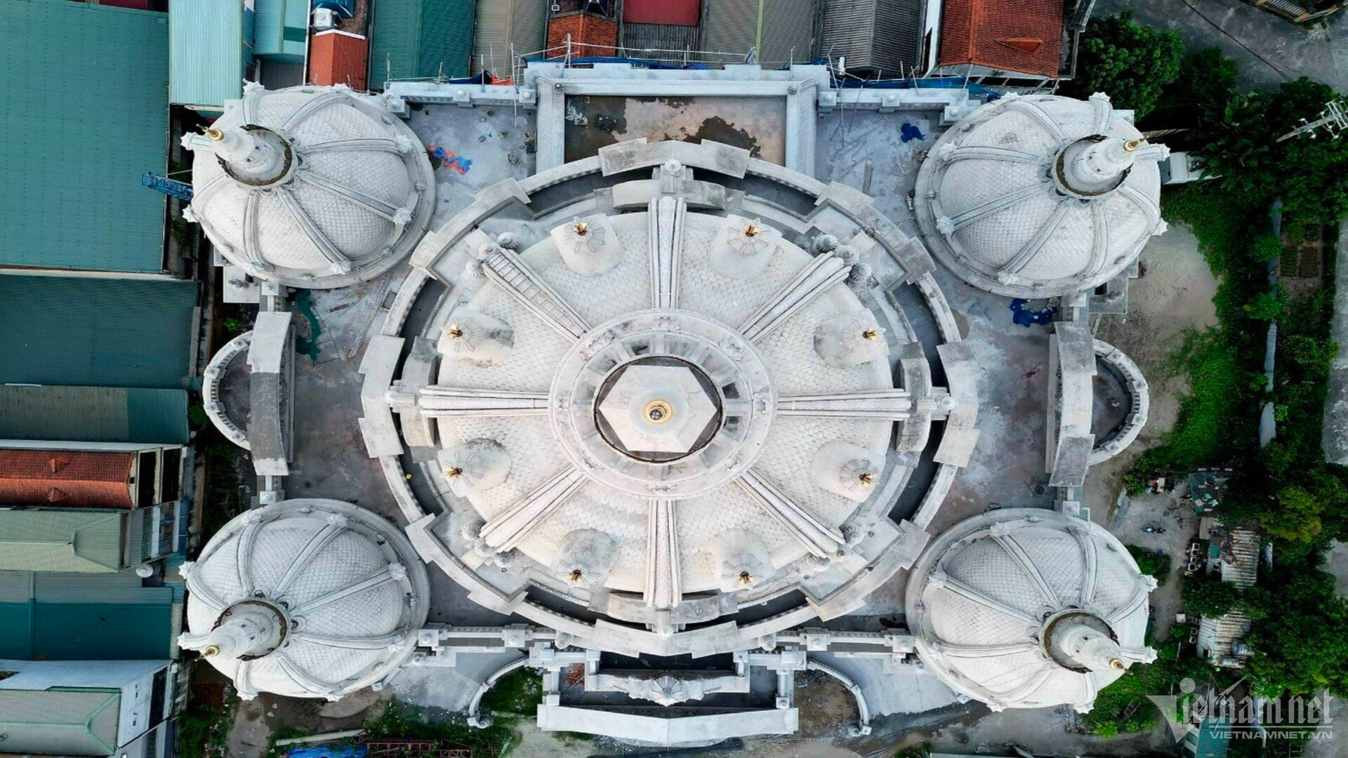 Tòa lâu đài nguy nga trên khu đất vàng của đại gia xăng dầu-6