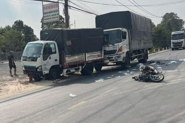 Hai xe tải cùng vượt, người phụ nữ bị tông tử vong-1