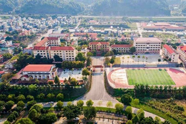 Sinh viên năm cuối ở Hà Nội rơi từ tầng 5 xuống sân trường-1