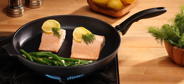 Cho thứ bột này vào chảo, rán cá, rán thịt sẽ không bao giờ bị dầu mỡ bắn nữa: Đơn giản nhưng ít ai biết-4