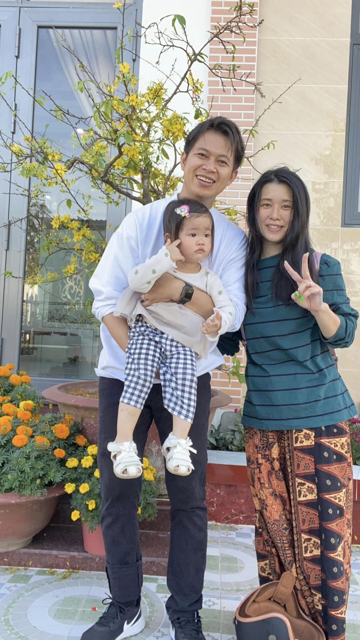 Anh công nhân lặn lội đưa vợ Nhật về Việt Nam sinh con, vào viện ai cũng tò mò hỏi một câu-3