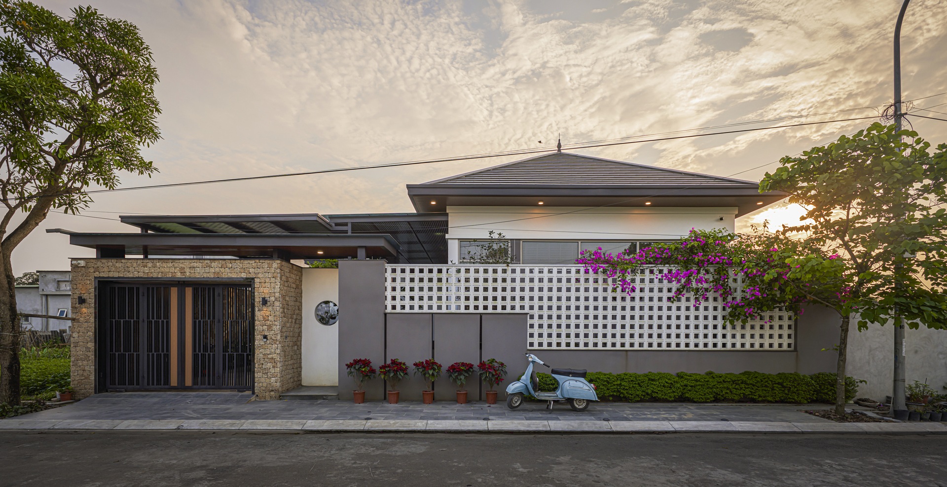 Con trai chi 3 tỷ đồng xây ngôi nhà như khu nghỉ dưỡng tặng cha mẹ-1