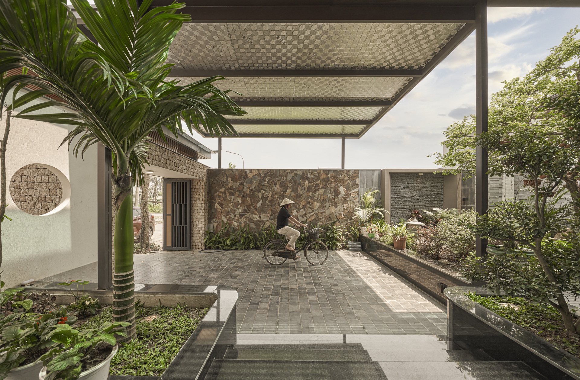 Con trai chi 3 tỷ đồng xây ngôi nhà như khu nghỉ dưỡng tặng cha mẹ-2