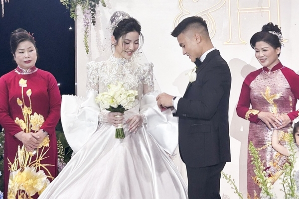 Quang Hải - Chu Thanh Huyền báo tin vui... săn Rồng thành công-10