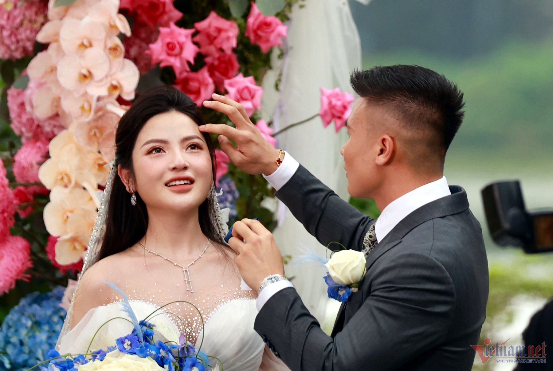 Quang Hải - Chu Thanh Huyền báo tin vui... săn Rồng thành công-9