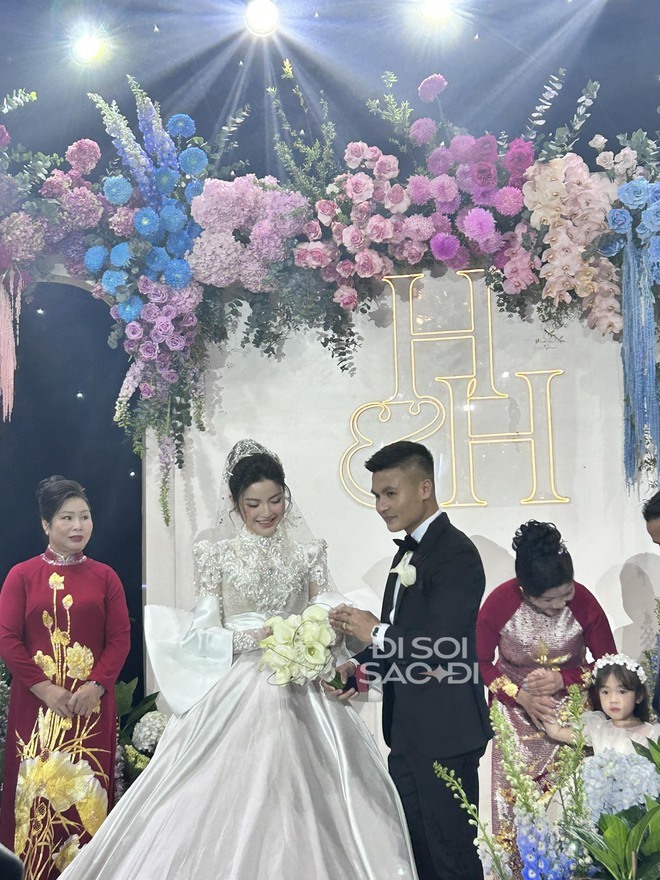 Không có thịt gà nhưng menu tiệc cưới Quang Hải - Chu Thanh Huyền hôm nay toàn món xịn, không hổ danh khách sạn 5 sao-1