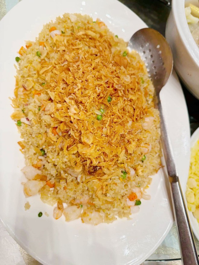 Không có thịt gà nhưng menu tiệc cưới Quang Hải - Chu Thanh Huyền hôm nay toàn món xịn, không hổ danh khách sạn 5 sao-6