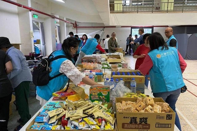 Động đất Đài Loan: Nghiêng tới 25 độ, tòa nhà biểu tượng 10 tầng bị phá-3