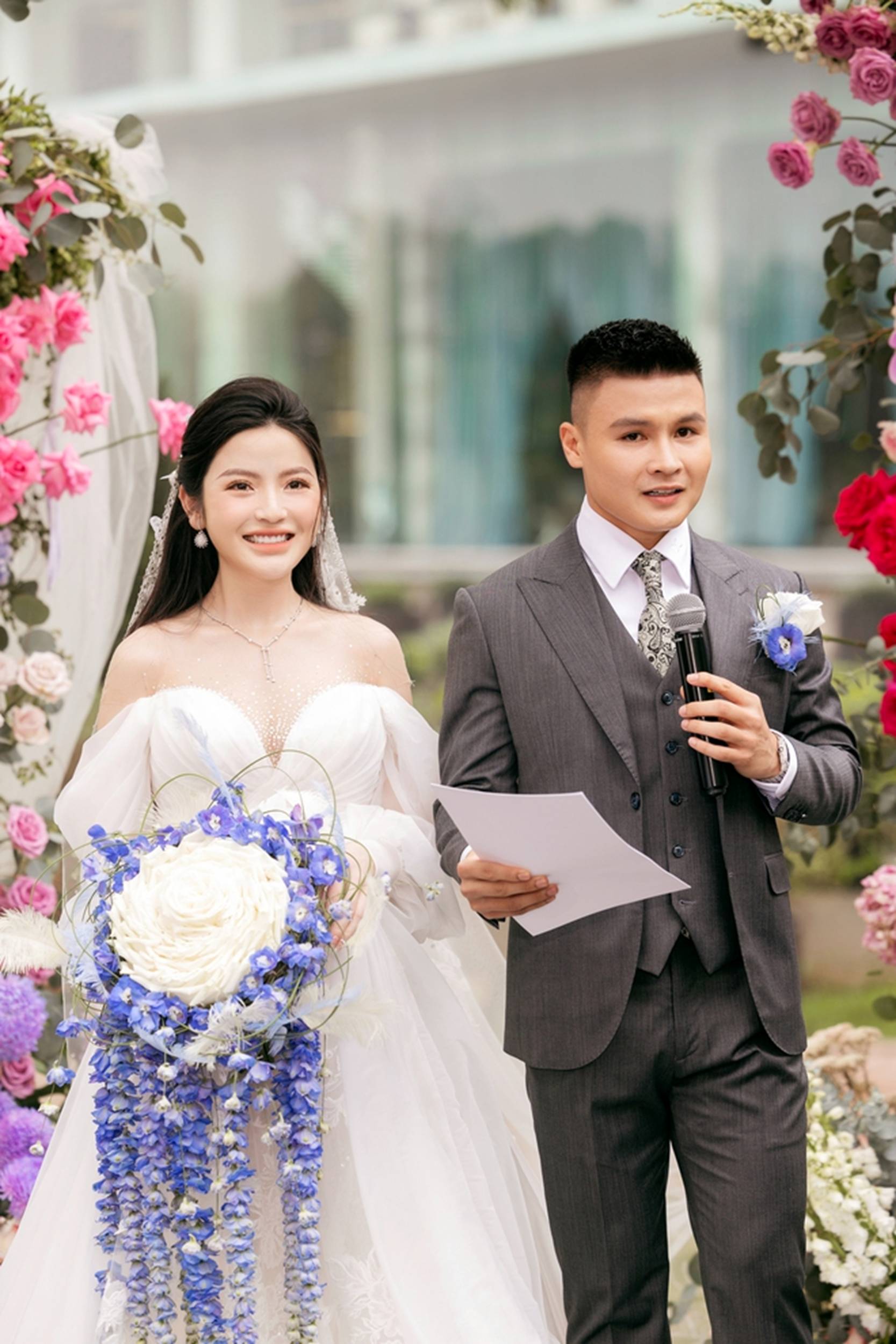 Chùm ảnh nét căng: Toàn cảnh đám cưới sang chảnh của Quang Hải và Chu Thanh Huyền, khoảnh khắc công bố tin vui cực ý nghĩa!-7