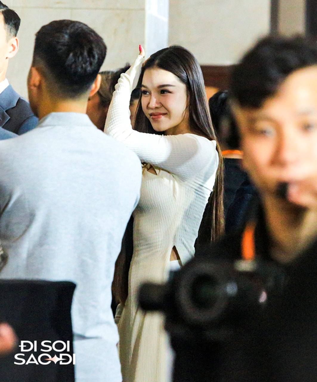 Hội WAGs ĐT Việt Nam đọ sắc cực gắt ở lễ cưới Quang Hải: Yến Xuân nóng bỏng nhưng có vượt qua người mẫu mới phẫu thuật thẩm mỹ?-2