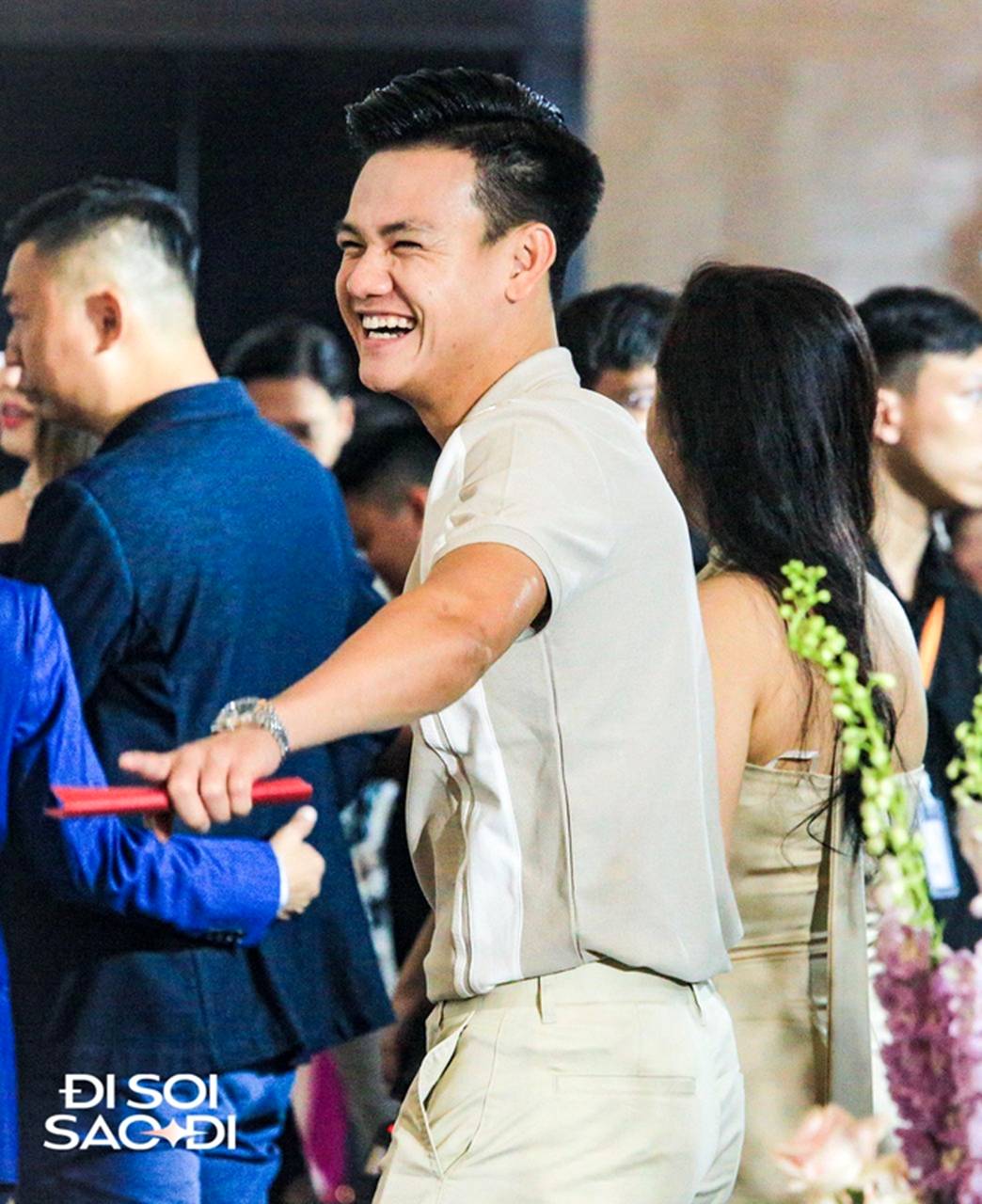 Hội WAGs ĐT Việt Nam đọ sắc cực gắt ở lễ cưới Quang Hải: Yến Xuân nóng bỏng nhưng có vượt qua người mẫu mới phẫu thuật thẩm mỹ?-6