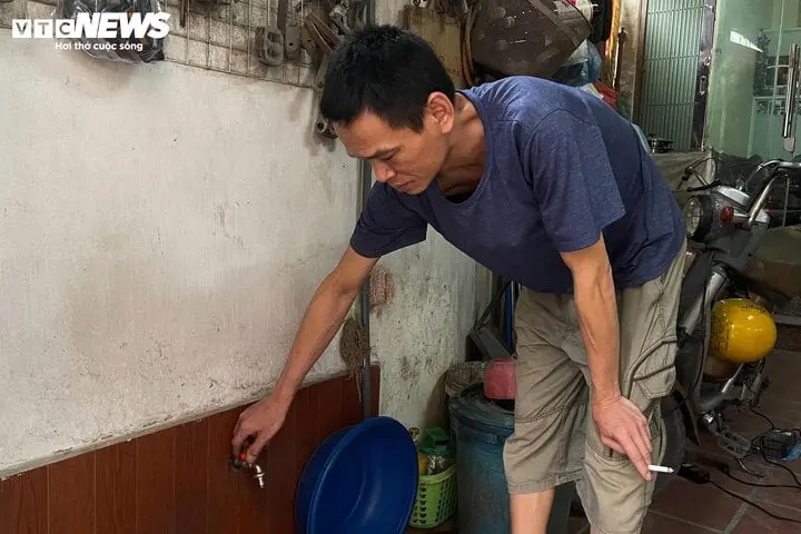 Chỉ được cấp nước buổi sáng, dân Hà Nội không dám tắm giặt, canh từng giờ bơm-1