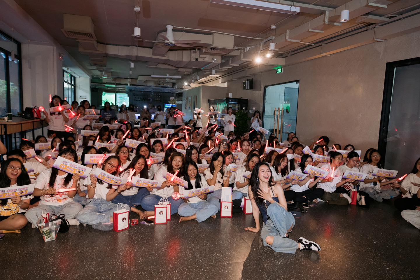 Ninh Dương Lan Ngọc nói gì về chuyện xây nhà trên đất fan tặng ở Scotland?-2