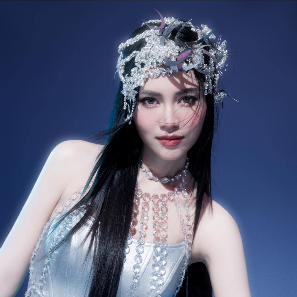 Ninh Dương Lan Ngọc nói gì về chuyện xây nhà trên đất fan tặng ở Scotland?-3