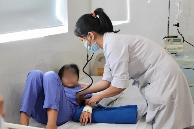 Học sinh lớp 5 tử vong sau khi ăn sushi, uống nước ngọt ở cổng trường-1