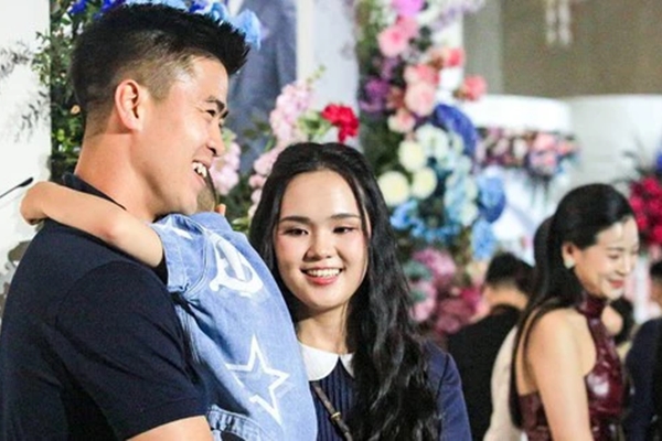 Duy Mạnh tâm sự với con trai về nơi ngày xưa bố mẹ cưới nhau siêu dễ thương, nhưng phải khoá bình luận vì một lý do-4