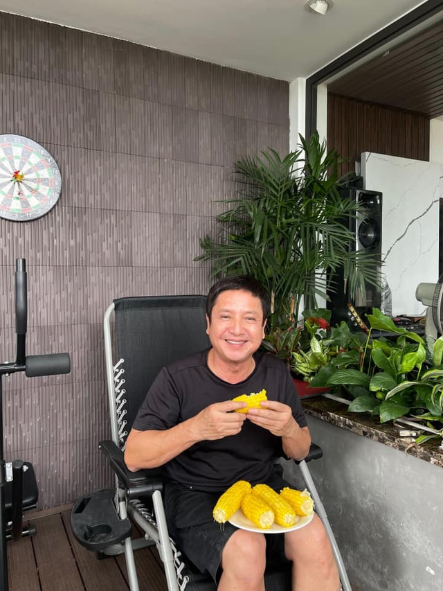 Táo giao thông Chí Trung tuổi U65: Ở bên bạn gái á hậu kém 17 tuổi, vẫn ghen tuông, yêu cuồng nhiệt-7