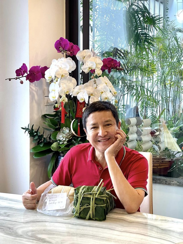 Táo giao thông Chí Trung tuổi U65: Ở bên bạn gái á hậu kém 17 tuổi, vẫn ghen tuông, yêu cuồng nhiệt-2