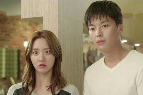 Làm người tình qua đường với bà chủ giàu có, trai trẻ không ngờ có ngày muốn thoát thân lại vướng trăm bề-1