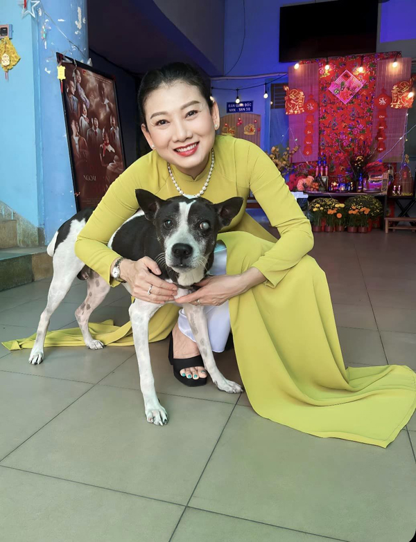 Mẹ chồng Hồng Diễm trong Trạm cứu hộ trái tim: Mỹ nhân thập niên 90 được trao danh hiệu NSND, U50 vẫn độc thân-8