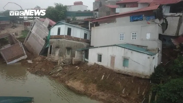 Bắc Ninh: Sáu nhà dân bị sạt lở xuống sông Cầu trong đêm-1