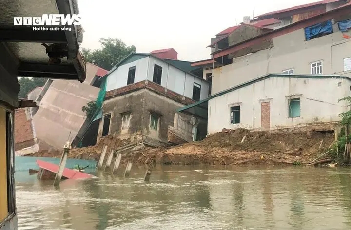 Bắc Ninh: Sáu nhà dân bị sạt lở xuống sông Cầu trong đêm-2