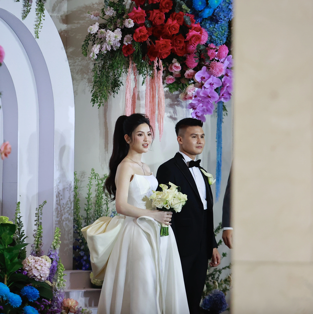 Sau bó hoa cưới độc nhất vô nhị, 3 bộ váy cưới của Chu Thanh Huyền cũng lộ chi tiết đặc biệt-7