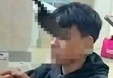 Chơi múa dao, thiếu niên 15 tuổi bị dao cắm vào hốc mắt-1