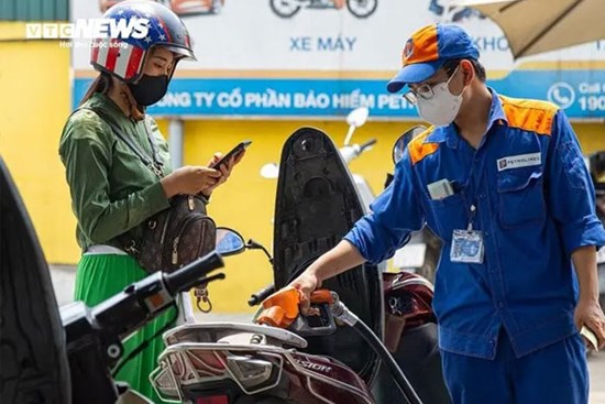 Cây xăng từ chối nhận thanh toán chuyển khoản của khách: Có bất thường?