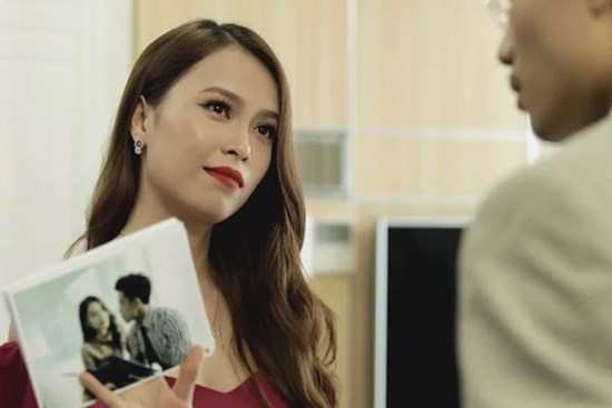 Vợ đại gia không ghen nửa lời, lẳng lặng gửi một tin nhắn khiến chồng đang ngoại tình đọc xong chết lặng