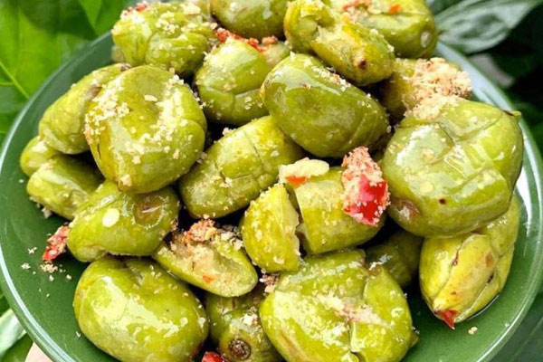 Lạ kỳ loại quả từng để rụng bỏ đi nay thành đặc sản, chị em sẵn sàng chi cả 100.000 đồng/kg để thưởng thức-3