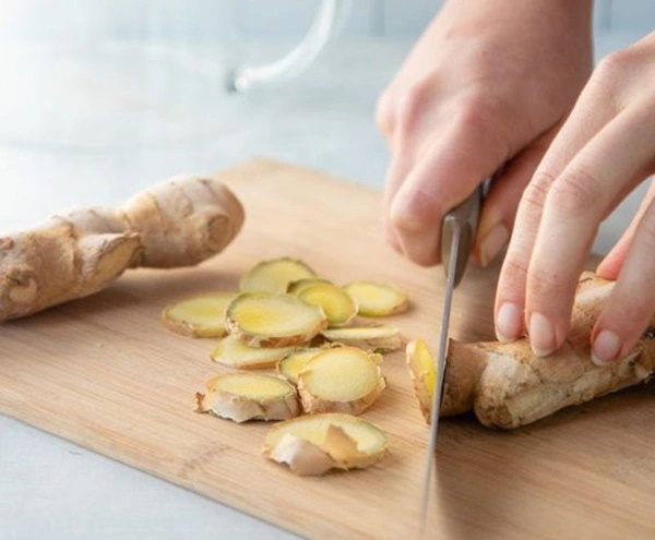 Đem củ có sẵn trong bếp Việt này pha nước uống giúp hạ đường trong máu, giảm đau bụng kinh, đốt mỡ, dưỡng da-2