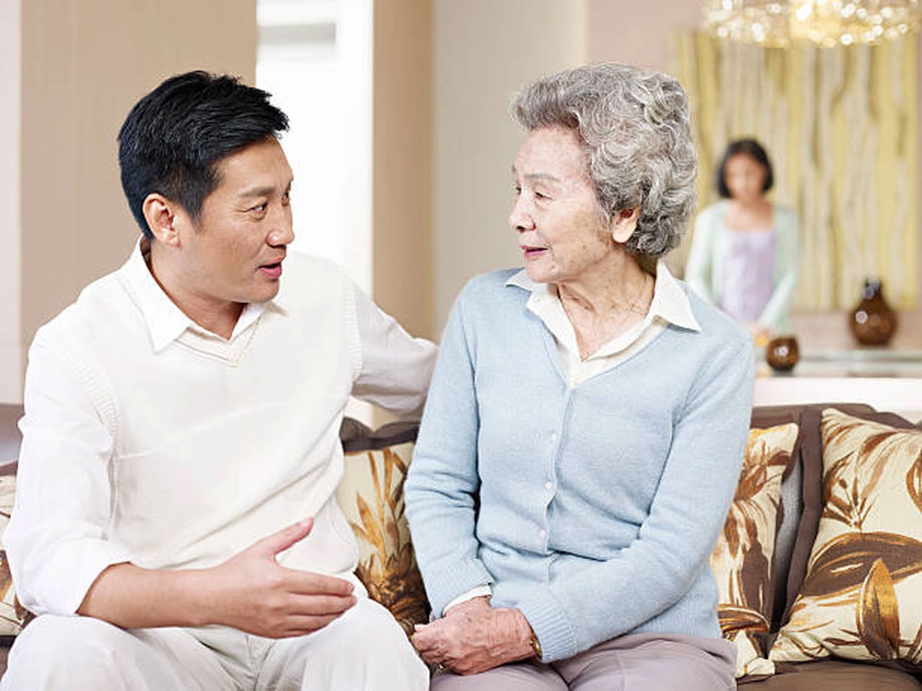 Chồng giận dỗi vì nghĩ tôi kỳ thị mẹ chồng bệnh tật-1