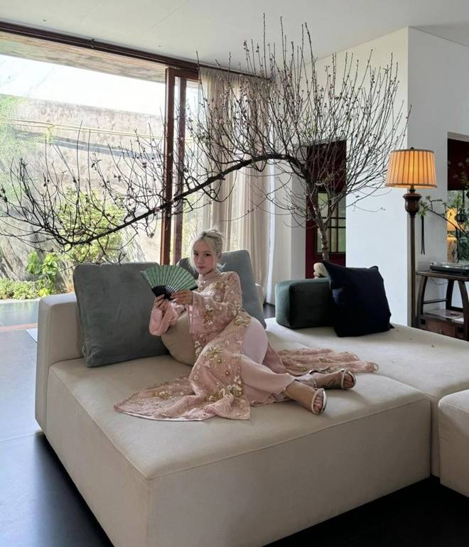 Vợ quốc dân Phương Ly sống trong cơ ngơi xinh: Khu vườn ngập tràn hoa lá, có cụ cây gần 200 tuổi-13