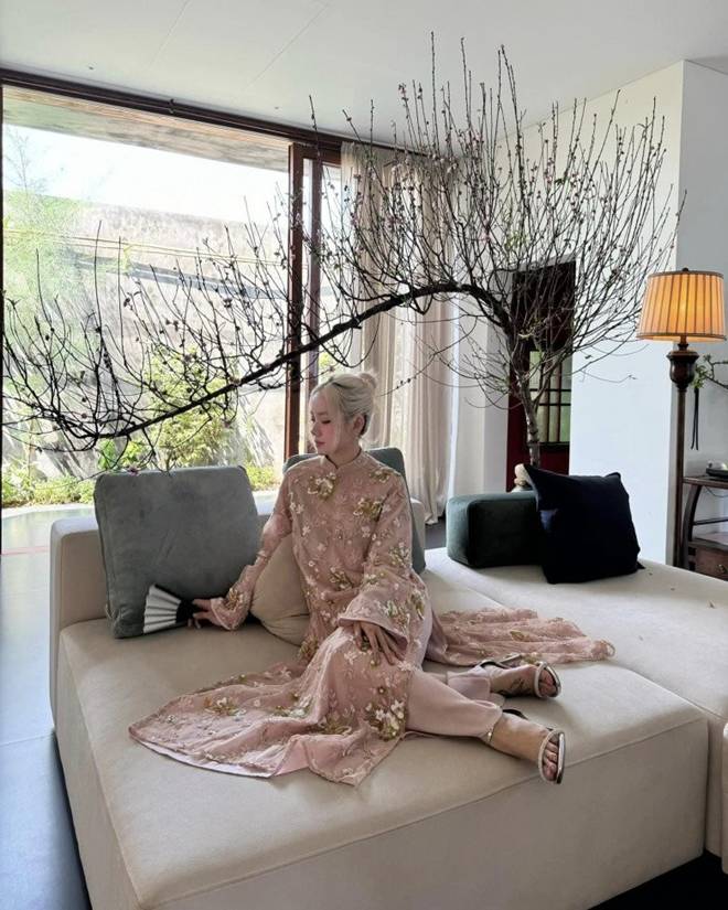 Vợ quốc dân Phương Ly sống trong cơ ngơi xinh: Khu vườn ngập tràn hoa lá, có cụ cây gần 200 tuổi-14