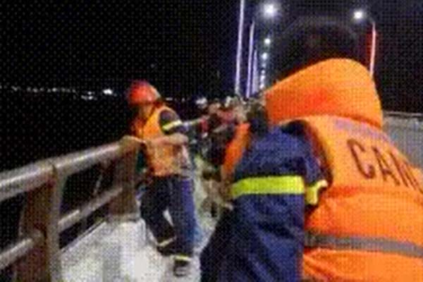 Người dân bàng hoàng kể lại phút ngôi nhà bị sông Cầu nuốt chửng-5