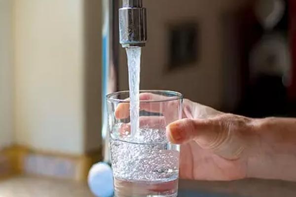 Cháu bé 1 tuổi bị chấn thương não ở trường mầm non-1