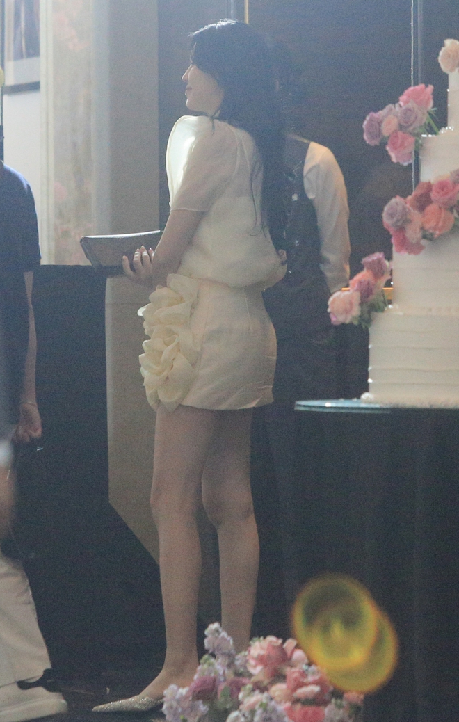 Thành Chung thản nhiên khoác vai một cô gái ngay trước mặt Ngô Tố Uyên, phản ứng của nàng WAG thế nào?-4