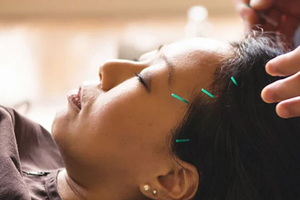 Hôn nữ bệnh nhân khi điều trị, bác sỹ y học cổ truyền Trung Quốc bị giam 6 ngày-1