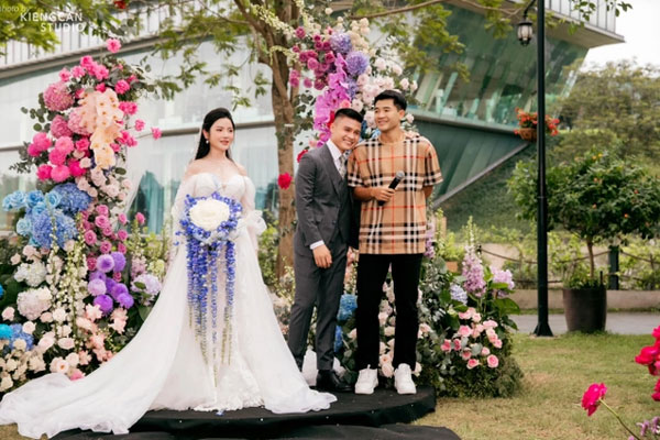 Hà Đức Chinh khoe cận cảnh bụng bầu tròn lẳn của Mai Hà Trang, muốn làm một việc cho con trai Hòa Minzy nhưng bị nữ ca sĩ nói phũ-4